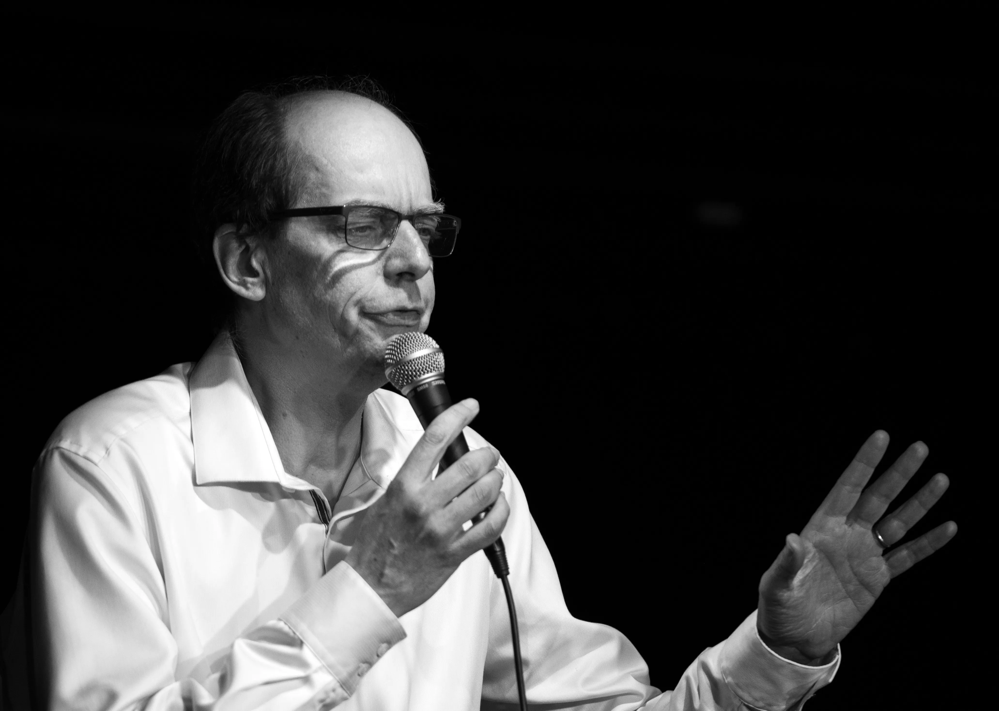 Dominique chante