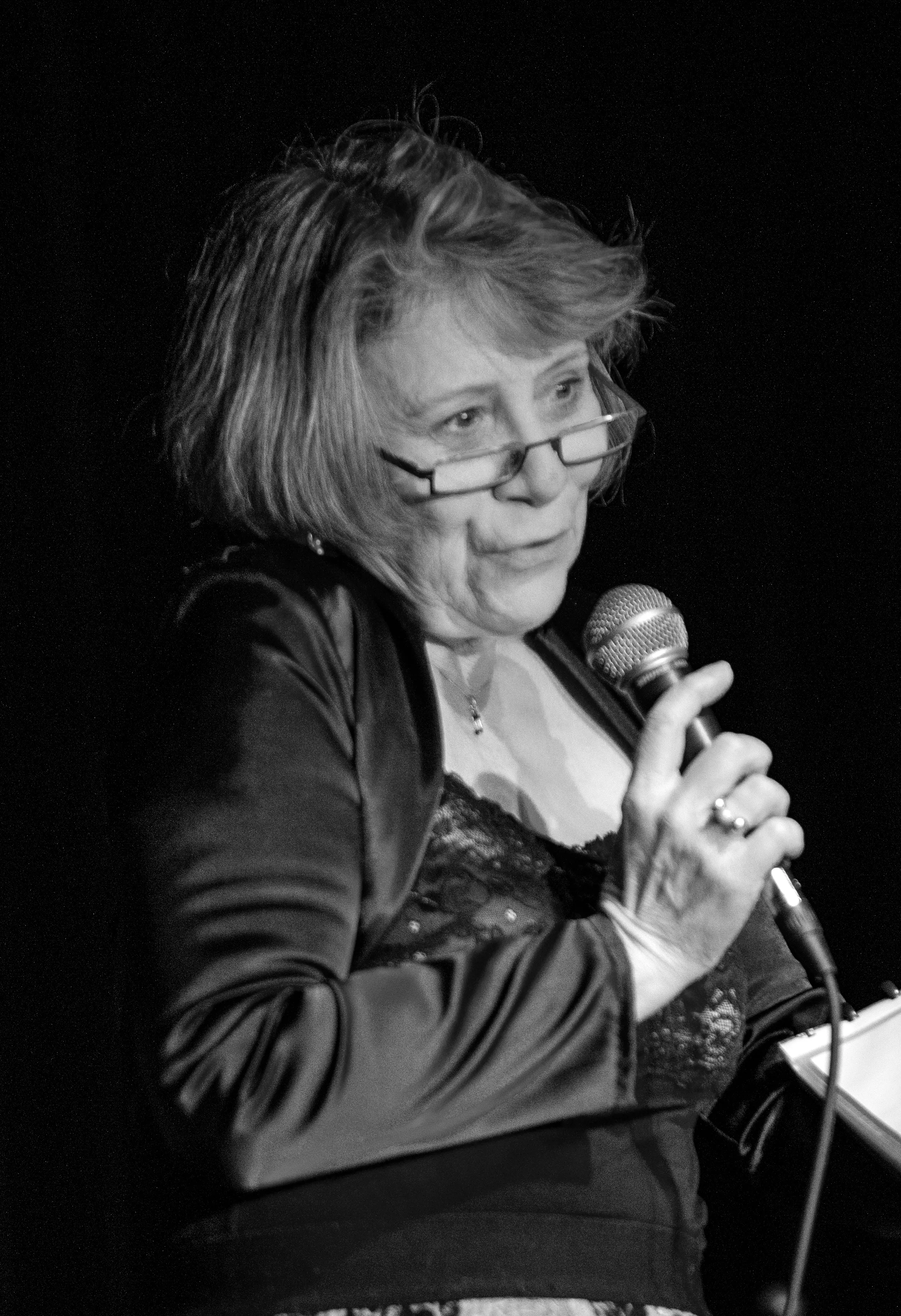 Monique chante
